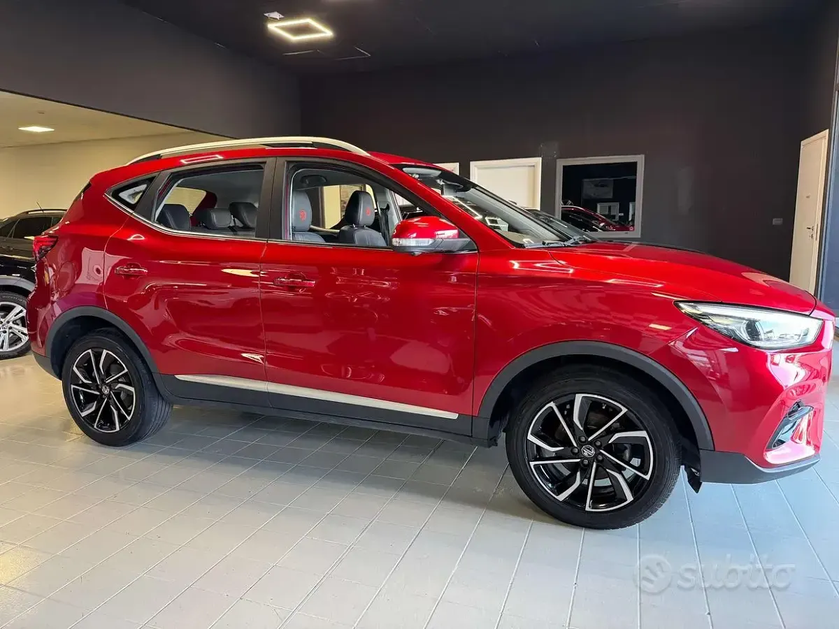 Begagnad MG ZS Luxury 106 HK (77 kW) 2024 Svart SUV