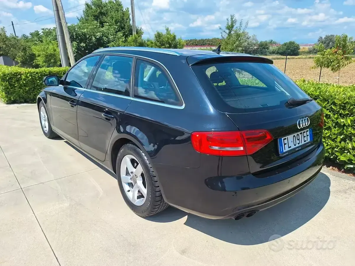 Usata Audi A4 143 CV (105 kW) 2012 Nero Station wagon