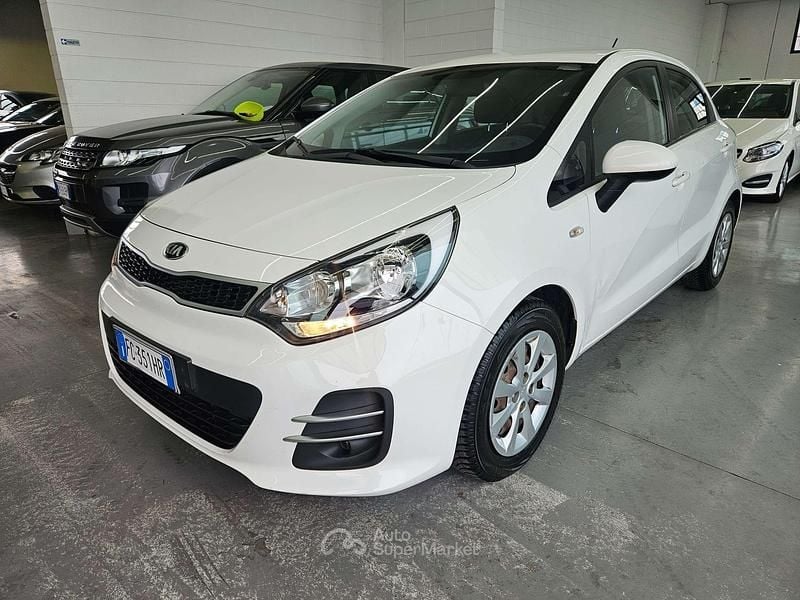 Usata Kia Rio Active 75 CV (55 kW) 2016 Bianco Berlina