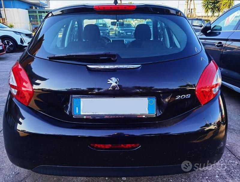 Usata Peugeot 208 Active 68 CV (50 kW) 2015 Nero Utilitaria