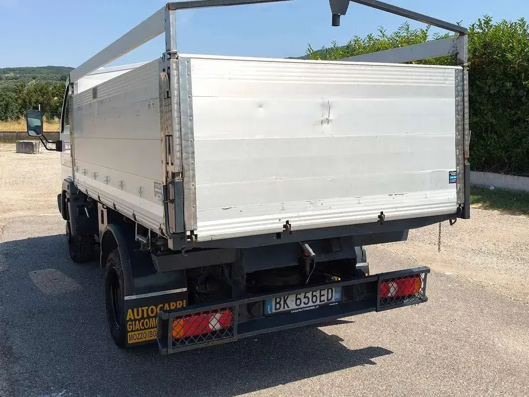 Usata Nissan Cabstar 120 CV (88 kW) 2001 Bianco Pick-up
