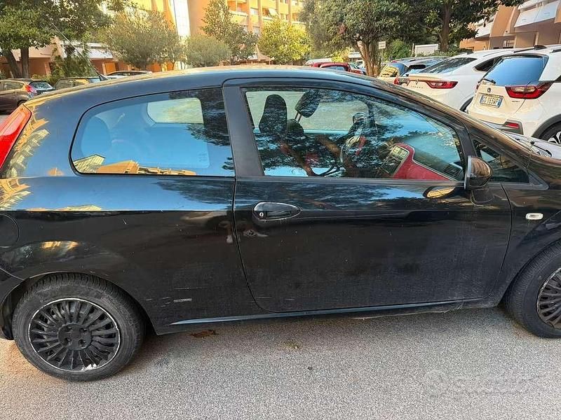 Usata Fiat Grande Punto 77 CV (56 kW) 2006 Nero Utilitaria