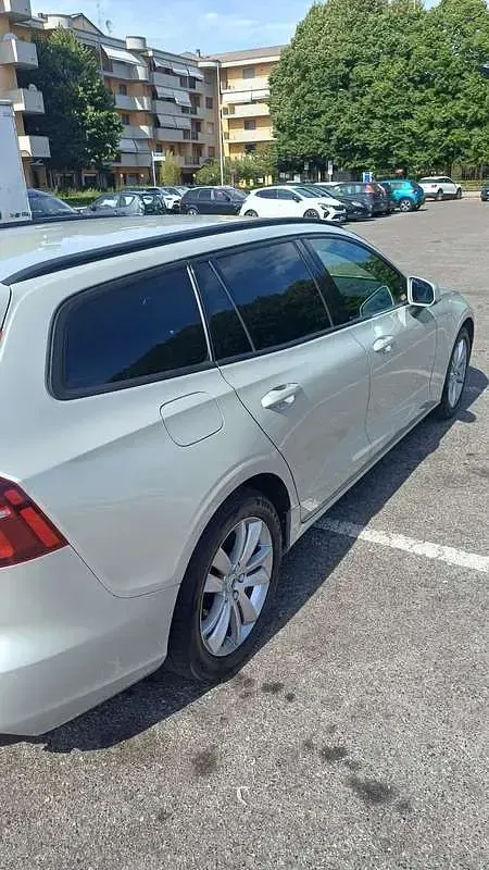 Usata Volvo V60 Momentum 150 CV (110 kW) 2020 Station wagon