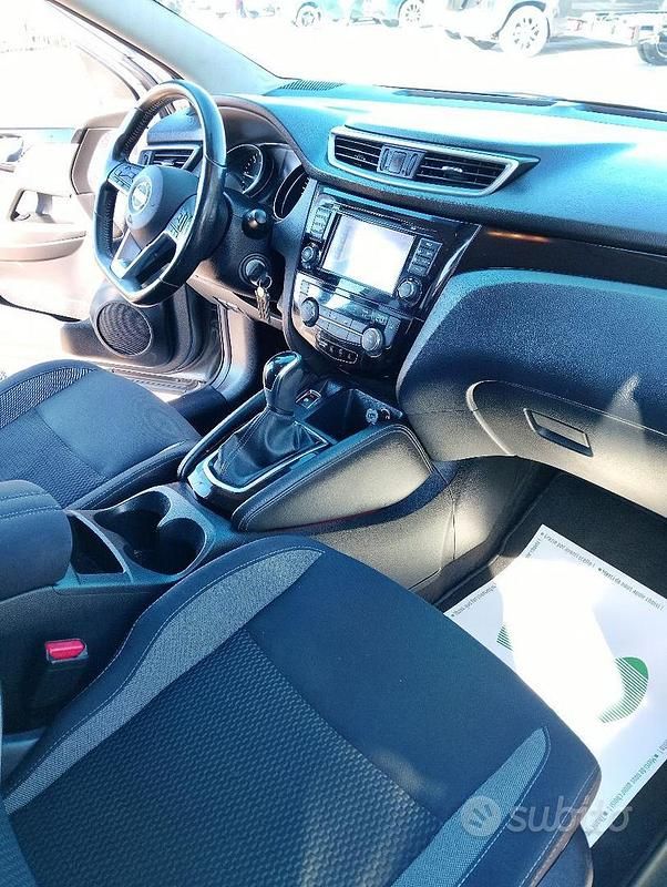 Usata Nissan Qashqai N-Connecta 140 CV (102 kW) 2018 Grigio SUV