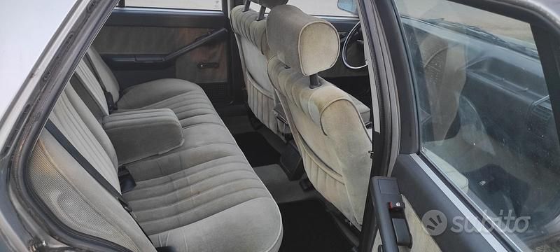 Usata Lancia Thema 120 CV (88 kW) 1987 Grigio Berlina