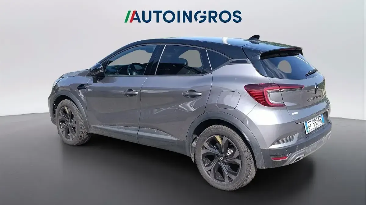 Usata Renault Captur Engineered 92 CV (67 kW) 2023 Grigio SUV