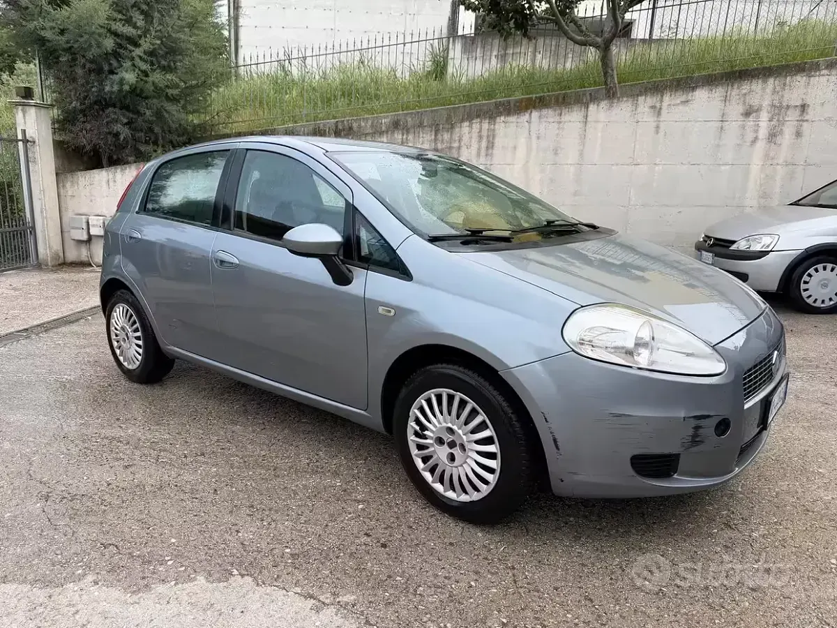 Usata Fiat Grande Punto Active 75 CV (55 kW) 2008 Grigio Utilitaria