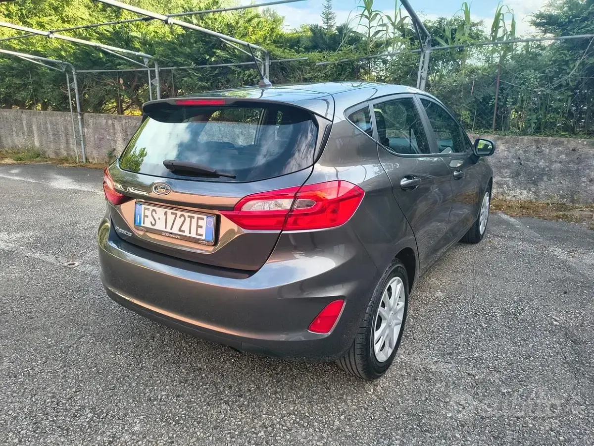 Usata Ford Fiesta 70 CV (51 kW) 2018 Grigio Utilitaria