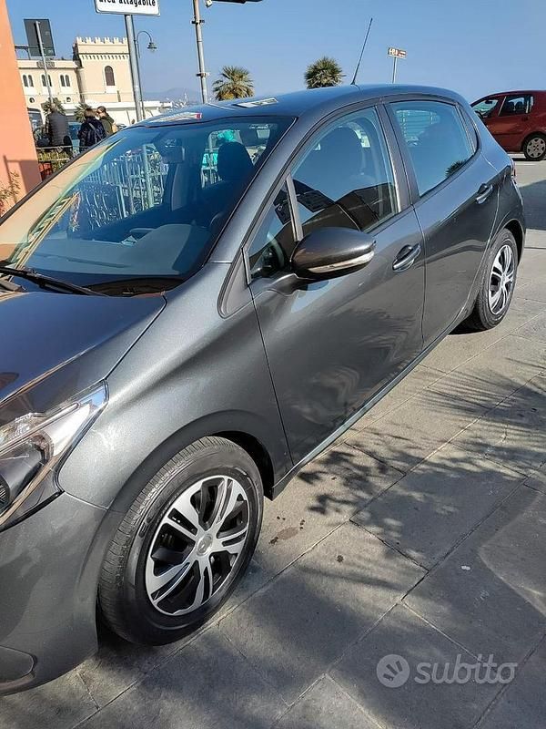 Usata Peugeot 208 2016 Grigio Utilitaria