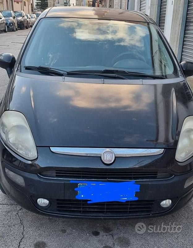 Usata 2009 Fiat Punto Tre volumi | 3000 € - Immagine 1/4