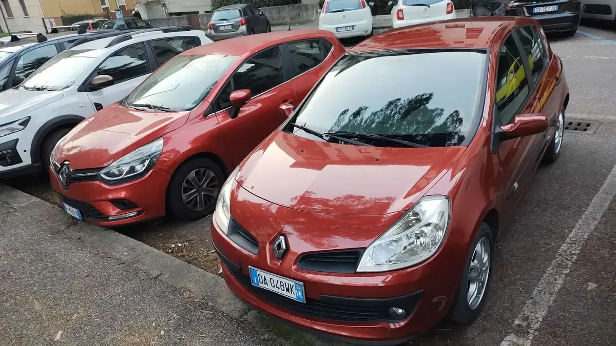Usata Renault Clio III Dynamique 75 CV (55 kW) 2006 Rosso Berlina