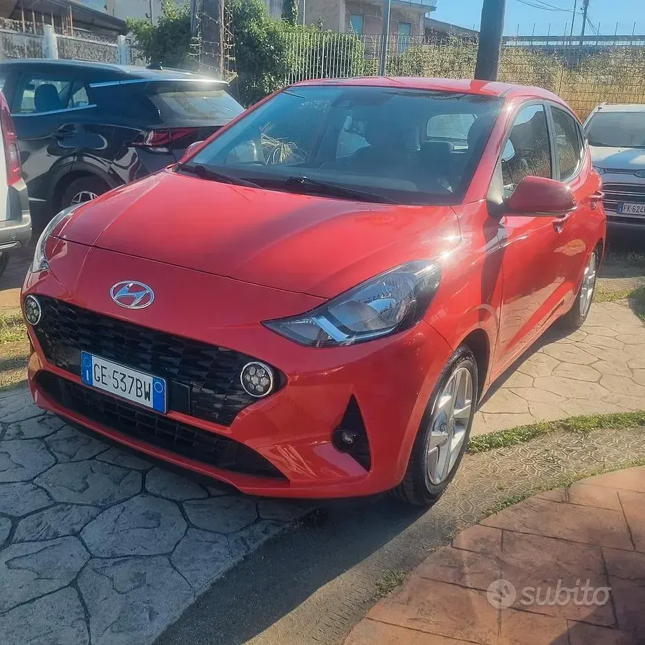 Usata Hyundai i10 65 CV (47 kW) 2021 Arancione Utilitaria