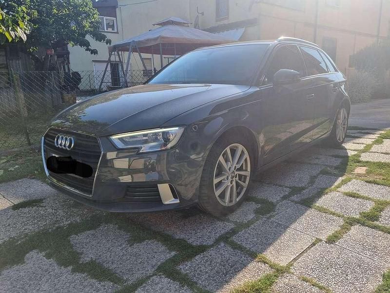 Grigio Usata 2019 Audi A3 Sport Tre volumi | 18.590 € (Buon prezzo) - Immagine 1/4