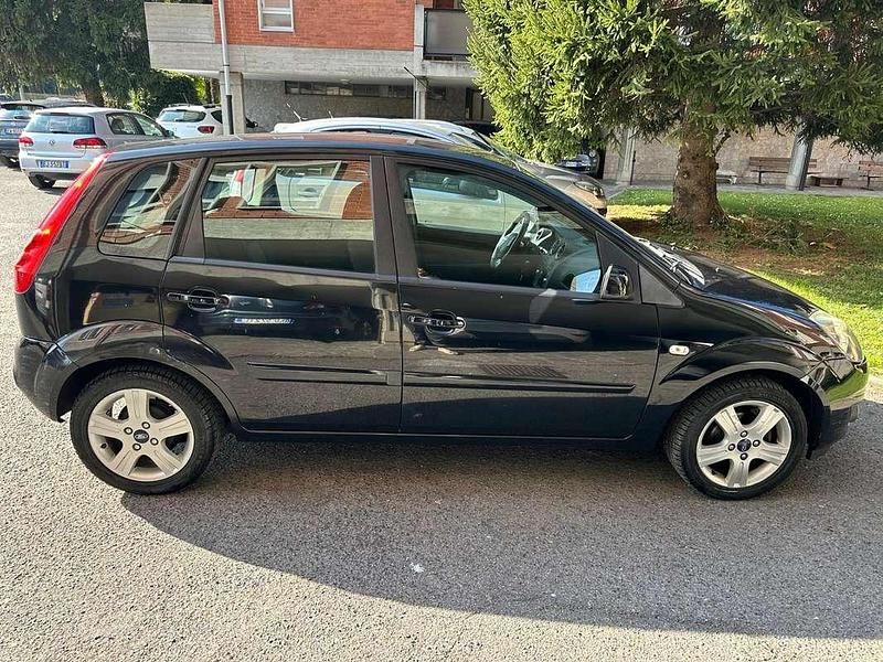 Usata Ford Fiesta Ghia 75 CV (55 kW) 2008 Utilitaria