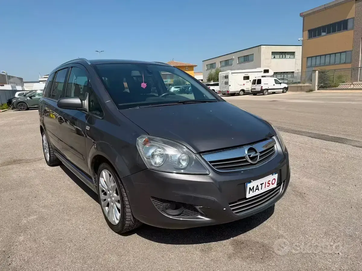 Usata Opel Zafira 150 CV (110 kW) 2009 Monovolume