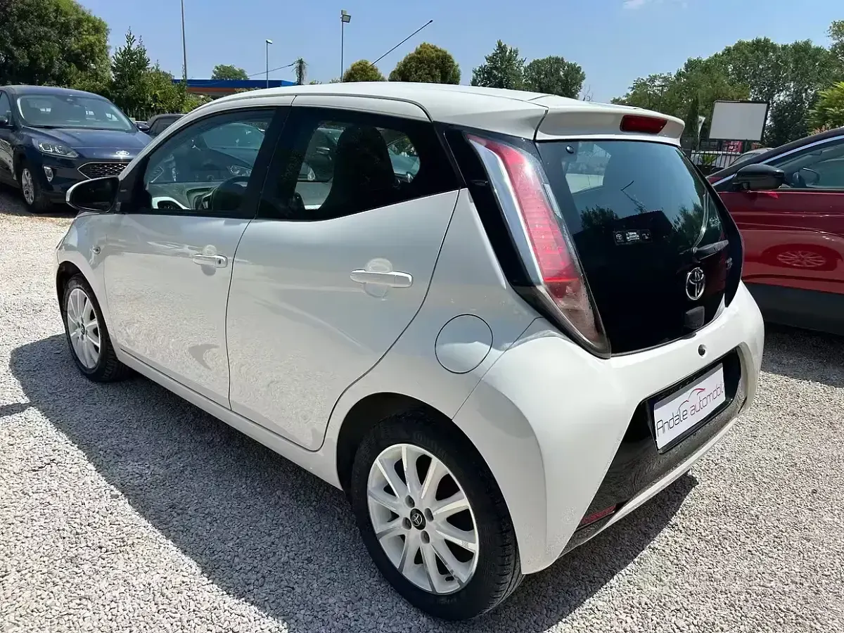 Usata Toyota Aygo X-wave 69 CV (50 kW) 2015 Bianco Utilitaria