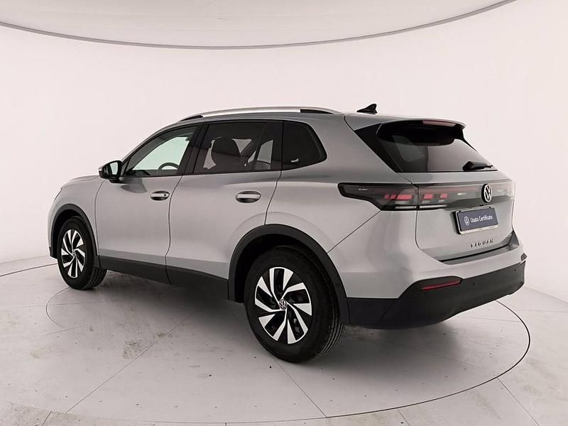 Usata VW Tiguan Edition 131 CV (96 kW) 2025 Dolomite silver metallizzato SUV
