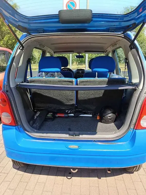 Usata Opel Agila Color Edition 75 CV (55 kW) 2002 Blu/azzurro Monovolume