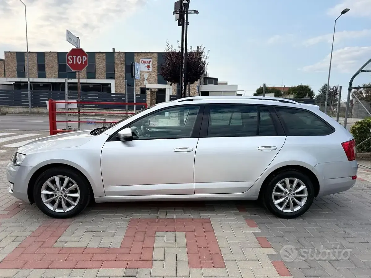 Usata Skoda Octavia Style 110 CV (80 kW) 2016 Grigio Station wagon