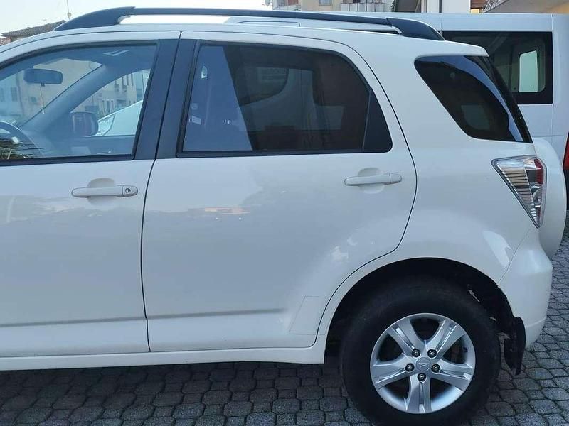 Usata Daihatsu Terios HIRO 86 CV (63 kW) 2011 Bianco SUV