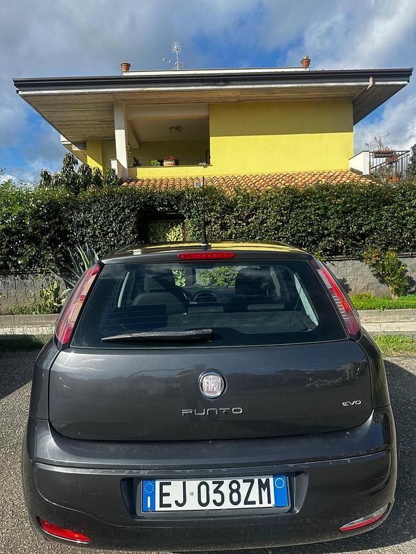 Usata Fiat Punto Evo Emotion 95 CV (69 kW) 2011 Grigio Utilitaria