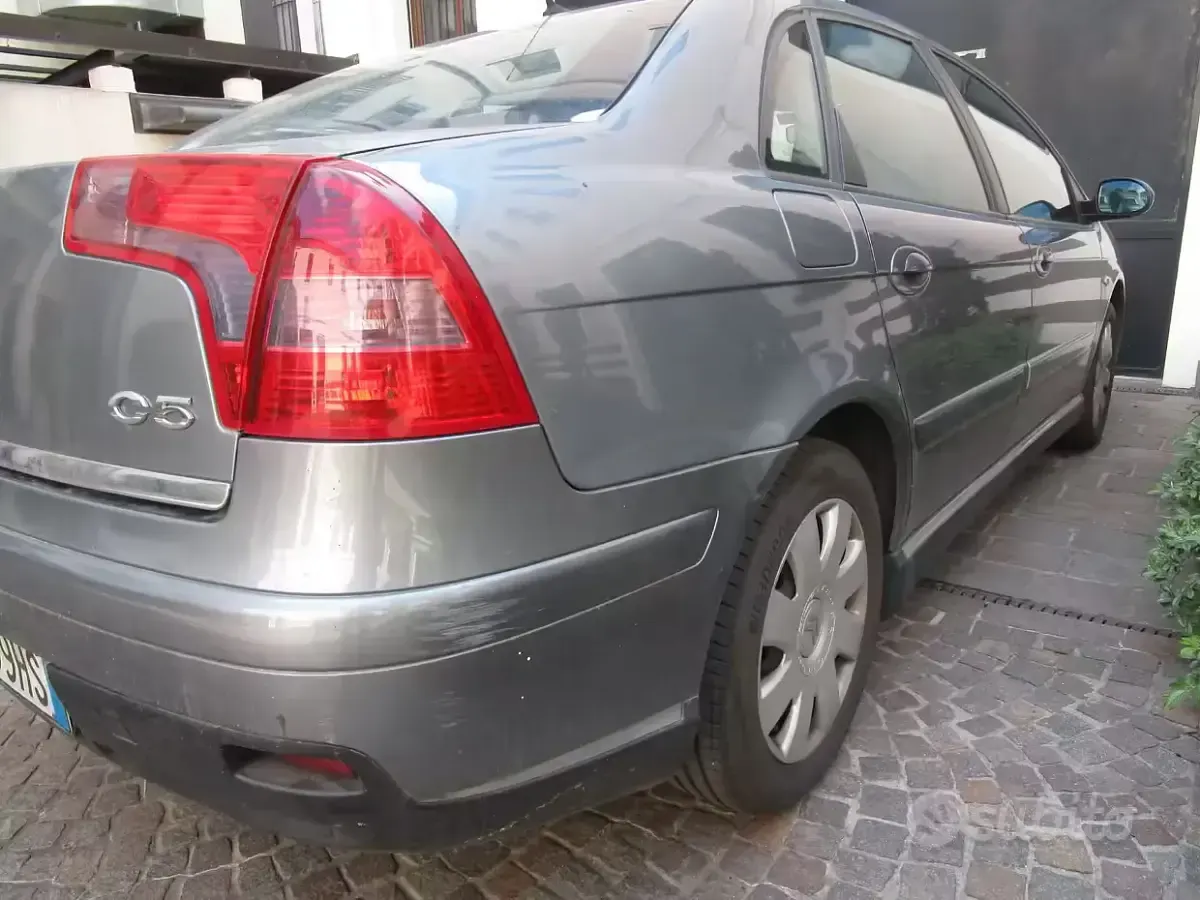 Usata Citroën C5 109 CV (80 kW) 2005 Grigio Berlina