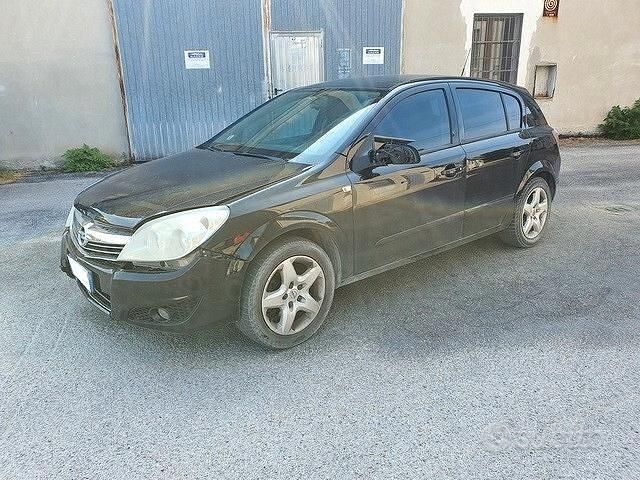 Usata Opel Astra 90 CV (66 kW) 2007 Nero Berlina