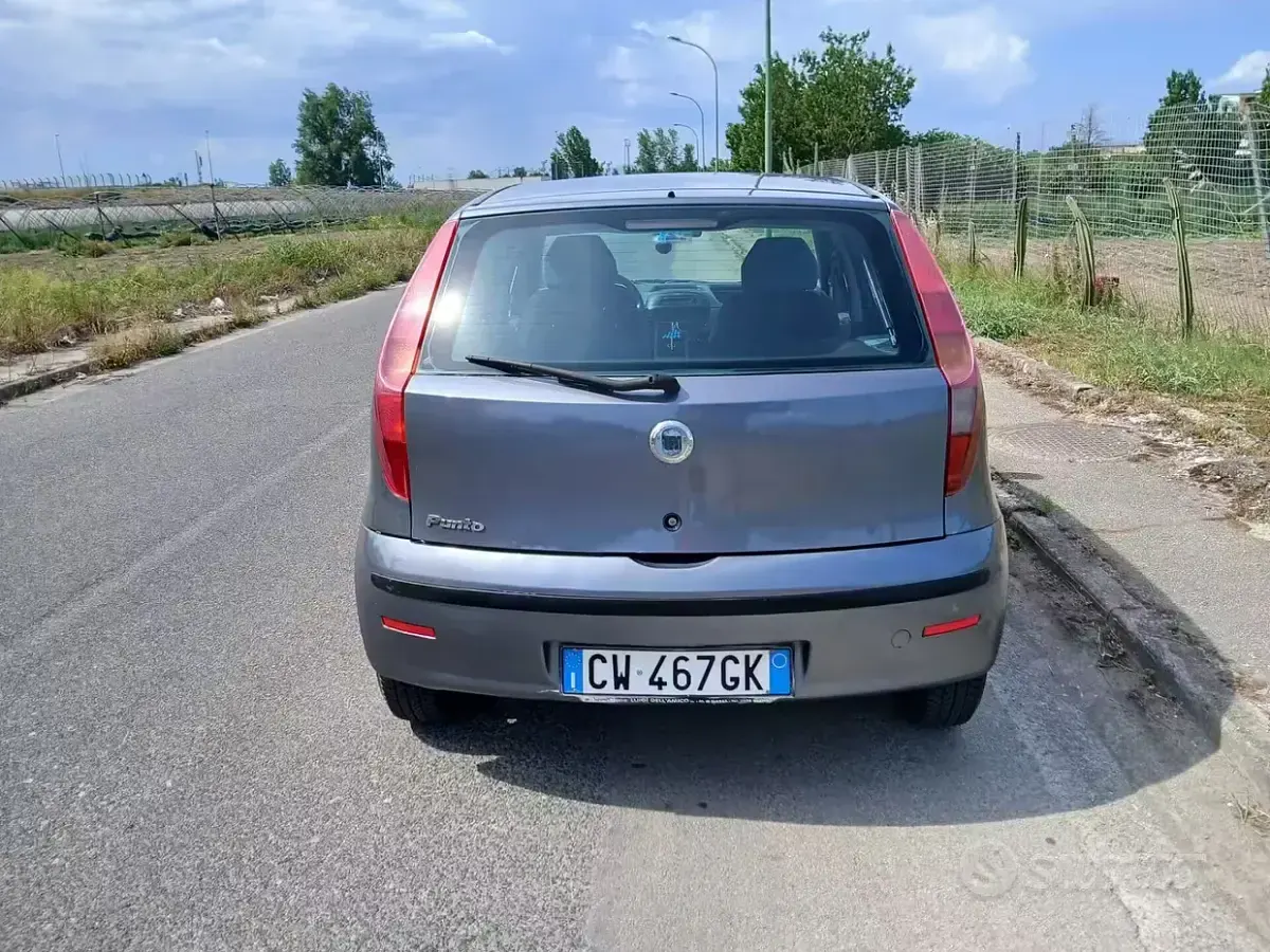 Usata Fiat Punto Dynamic 60 CV (44 kW) 2005 Blu Utilitaria