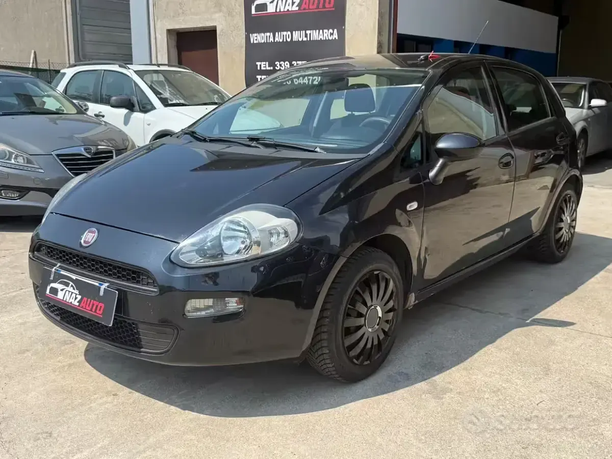 Usata Fiat Punto Lounge 69 CV (50 kW) 2013 Nero Utilitaria
