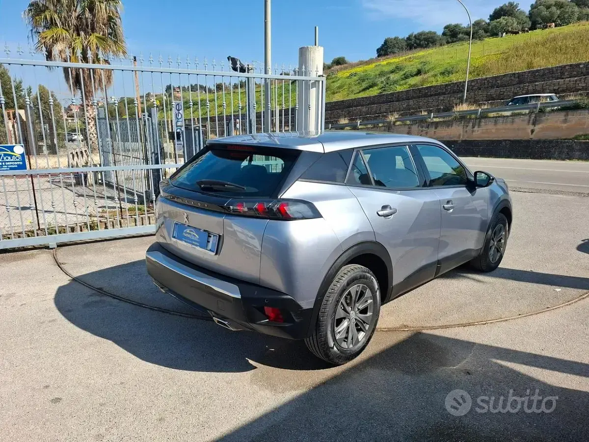 Usata Peugeot 2008 131 CV (96 kW) 2023 Grigio SUV