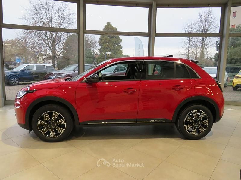 Nuova Fiat 600 Pop 110 CV (80 kW) 2026 Rosso SUV