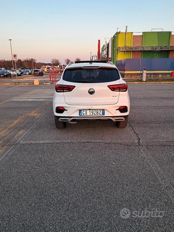 Usata MG ZS Luxury 111 CV (81 kW) 2024 Bianco SUV