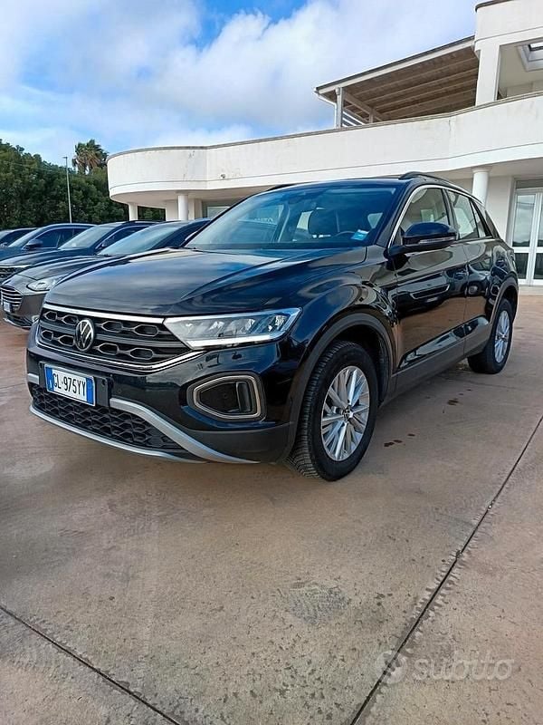 Usata VW T-Roc Life 116 CV (85 kW) 2023 Nero SUV