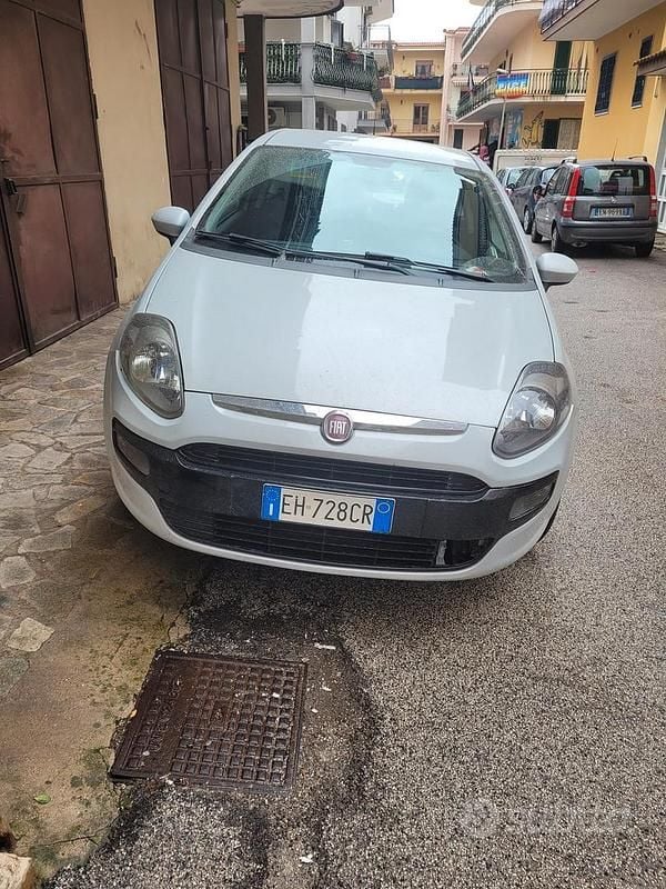Usata Fiat Punto 77 CV (56 kW) 2011 Bianco Berlina
