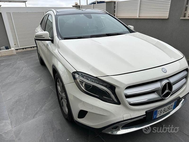 Usata Mercedes GLA180 109 CV (80 kW) 2015 Bianco SUV