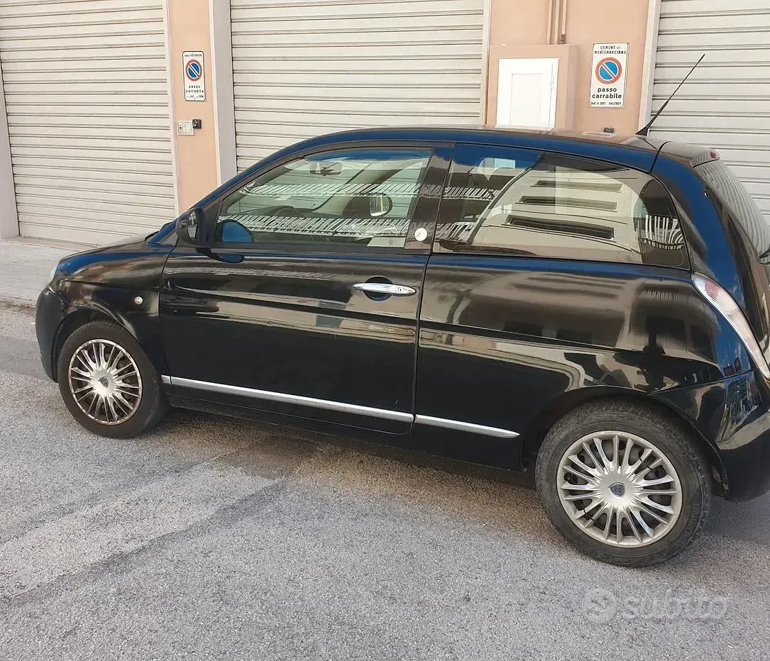 Usata Lancia Ypsilon 77 CV (56 kW) 2011 Nero Utilitaria