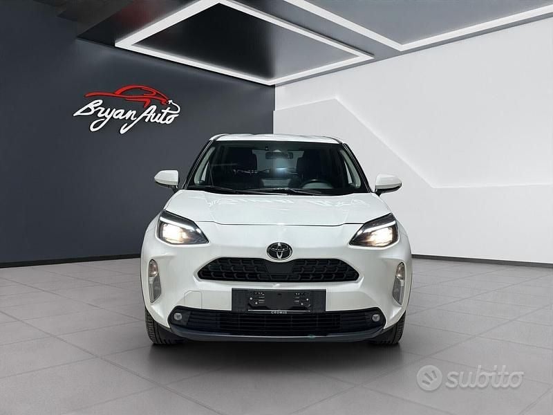 Usata Toyota Yaris Active 116 CV (85 kW) 2023 Bianco Utilitaria