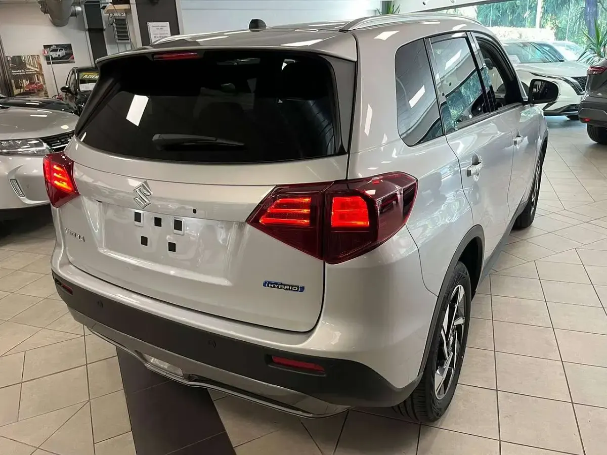 Nuova Suzuki Vitara 116 CV (85 kW) 2026 Argento SUV