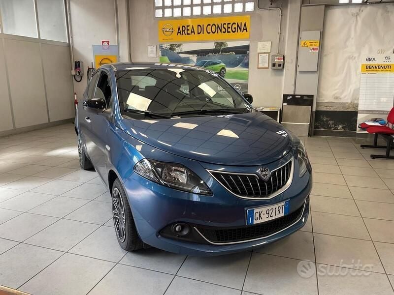 Usata Lancia Ypsilon Gold 69 CV (50 kW) 2022 Blu/azzurro Utilitaria