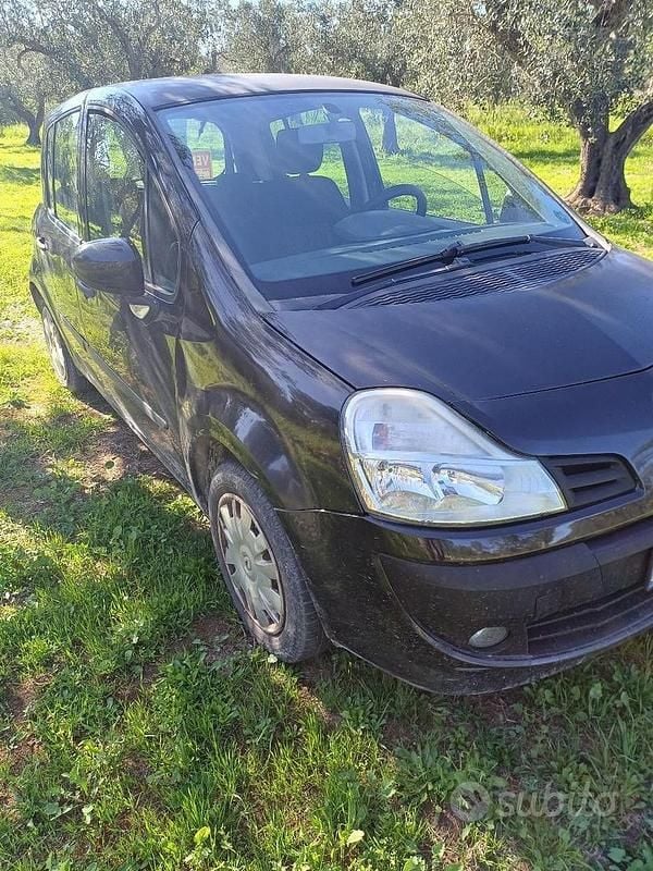 Käytetty Renault Modus 101 HP (74 kW) 2008 Musta Tila-auto