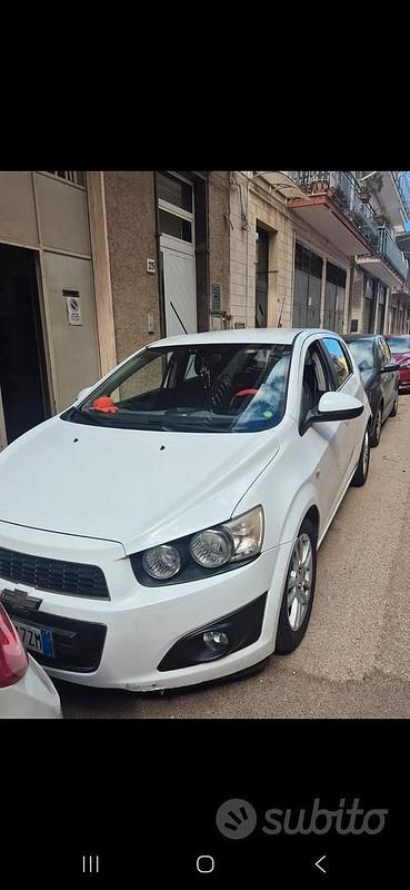 Bianco Usata 2012 Chevrolet Aveo Tre volumi | 5000 € - Immagine 1/4