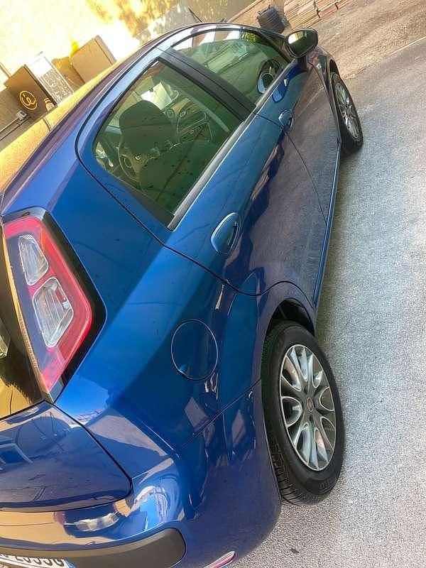 Usata Fiat Punto Emotion 101 CV (74 kW) 2011 Blu/azzurro Utilitaria