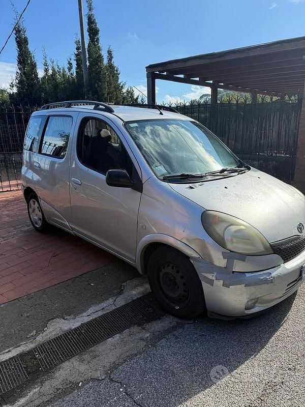 Usata Toyota Yaris 87 CV (63 kW) 2003 Grigio Station wagon