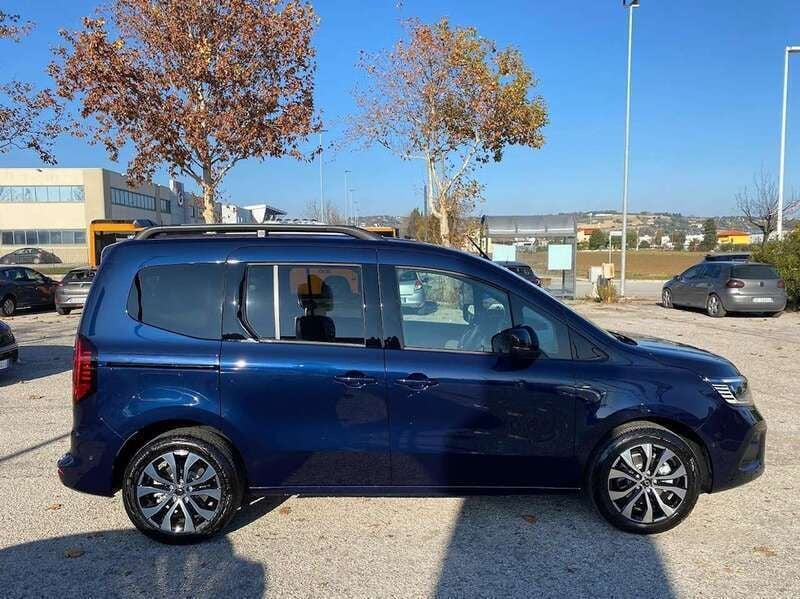 Usata Renault Kangoo Techno 50 kW (69 CV) 2023 Blu/azzurro Monovolume