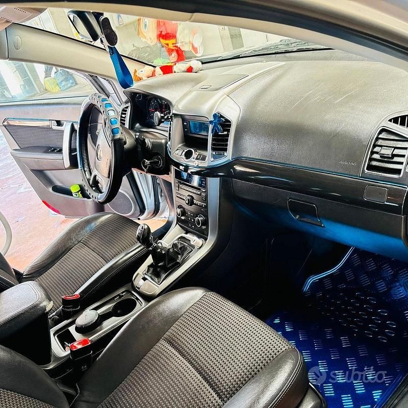 Usata Chevrolet Captiva 163 CV (119 kW) 2011 Grigio SUV