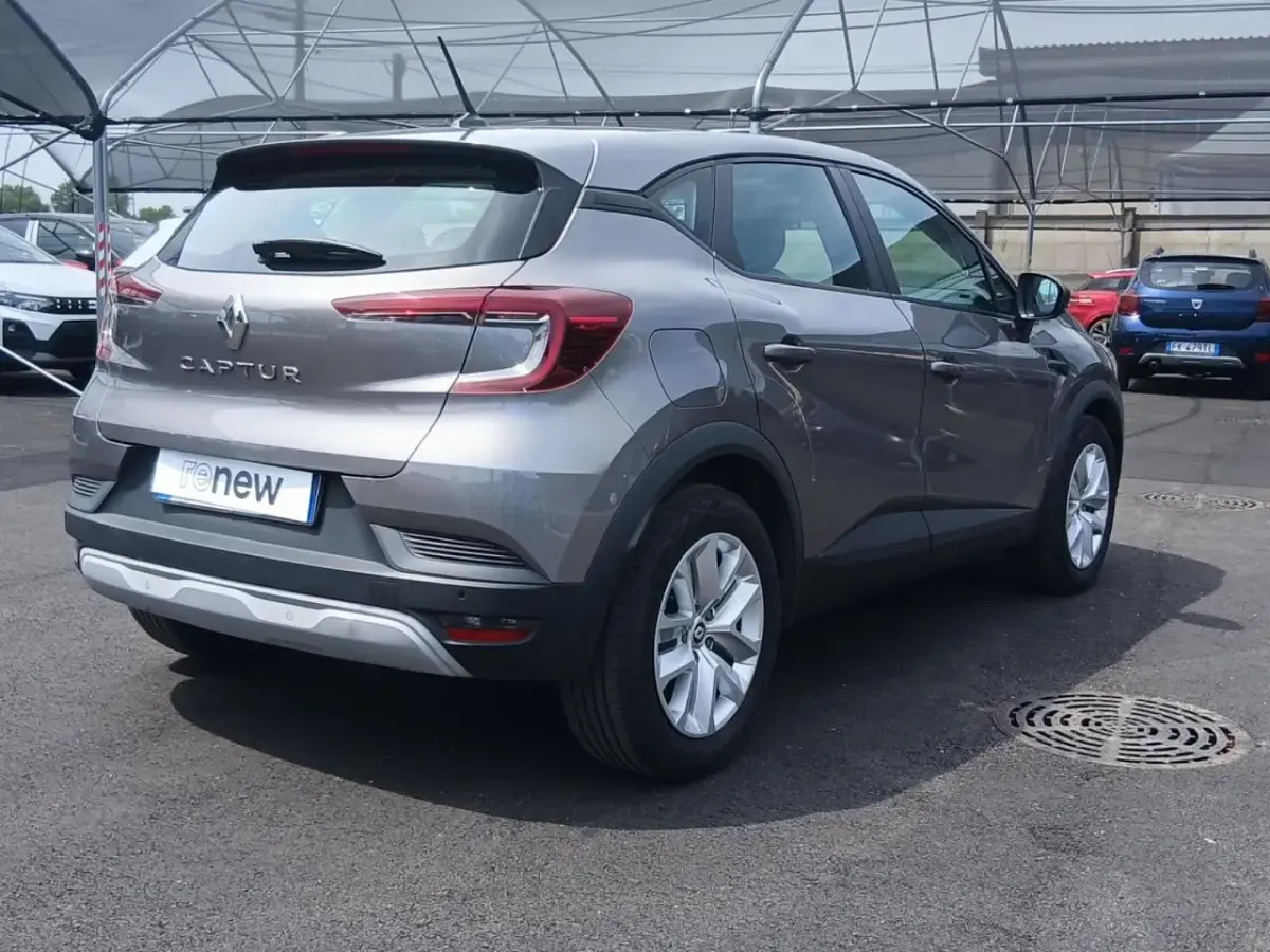 Usata Renault Captur Equilibre 101 CV (74 kW) 2023 Grigio SUV