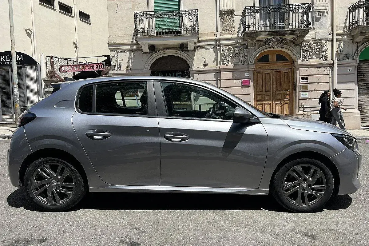 Usata Peugeot 208 Active 102 CV (75 kW) 2021 Grigio Utilitaria