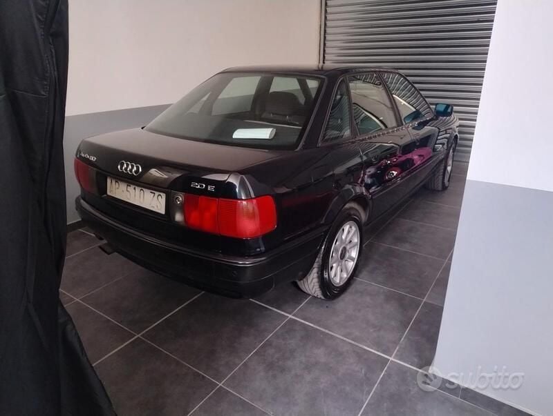 Blu Usata 1992 Audi 80 Tre volumi | 3000 € - Immagine 1/4