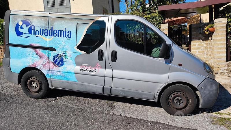 Usata Opel Vivaro 2005 Grigio Monovolume