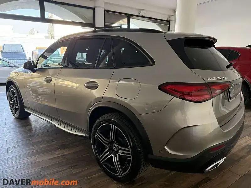 Usata Mercedes GLC300e Advanced 333 CV (244 kW) 2023 Grigio scuro SUV